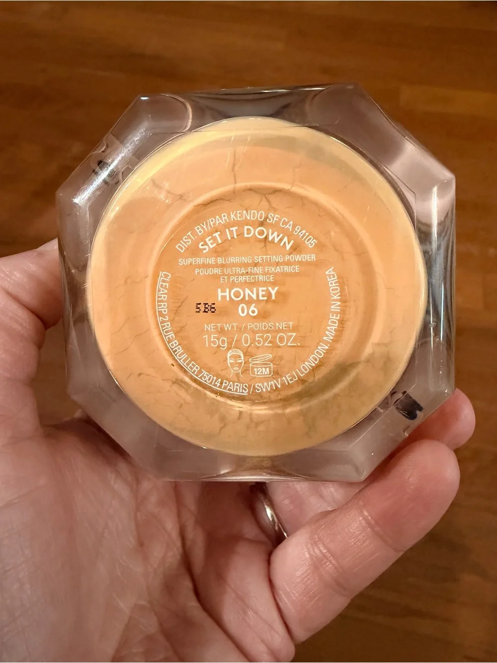Fenty Beauty Set It Down Superfine Blurring Setting Powder- Honey